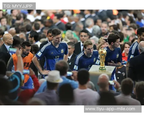 前国脚盛赞卡尔风格可比肩梅西直言其应入世界杯阵容候选名单 前国脚盛赞卡尔风格可比肩梅西直言其应入世界杯阵容候选名单