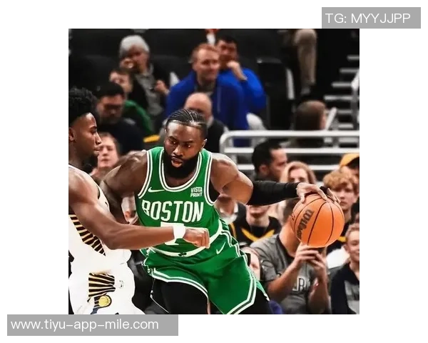 杰伦布朗半场火力全开15投10中狂砍24分3篮板3助攻展现超强实力 杰伦布朗半场火力全开15投10中狂砍24分3篮板3助攻展现超强实力